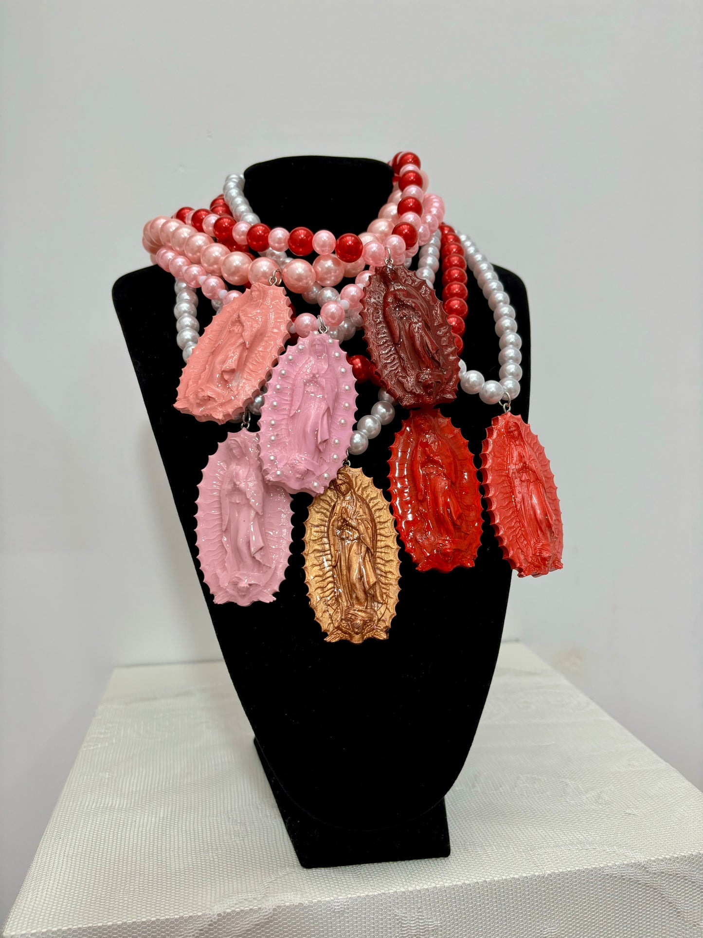 COLLAR VIRGEN DE GUADALUPE ROJO