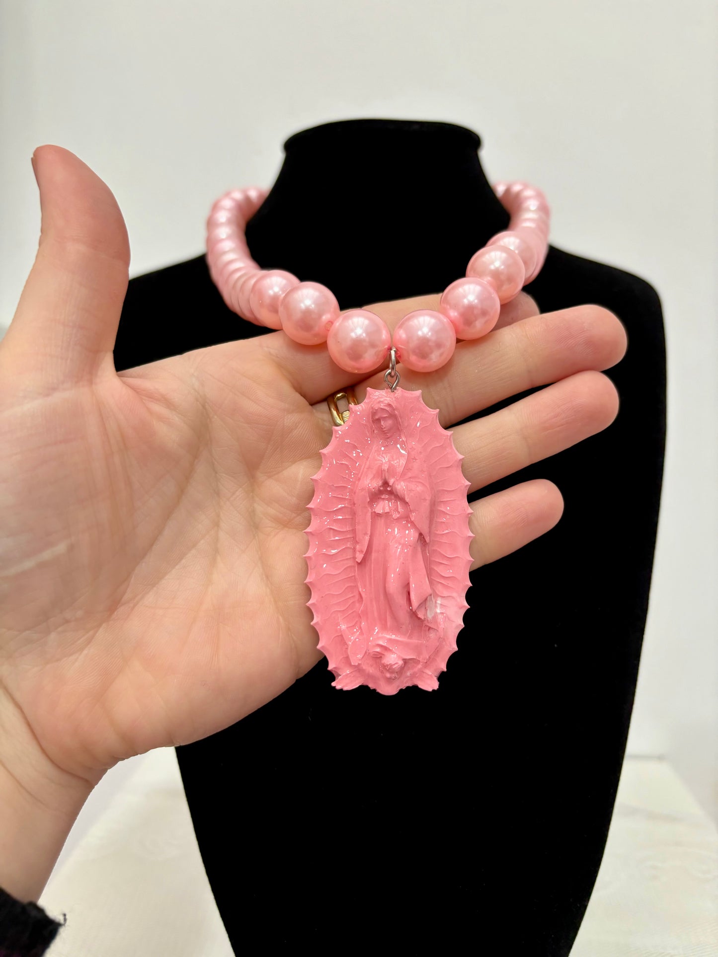 COLLAR VIRGEN DE GUADALUPE ROSA