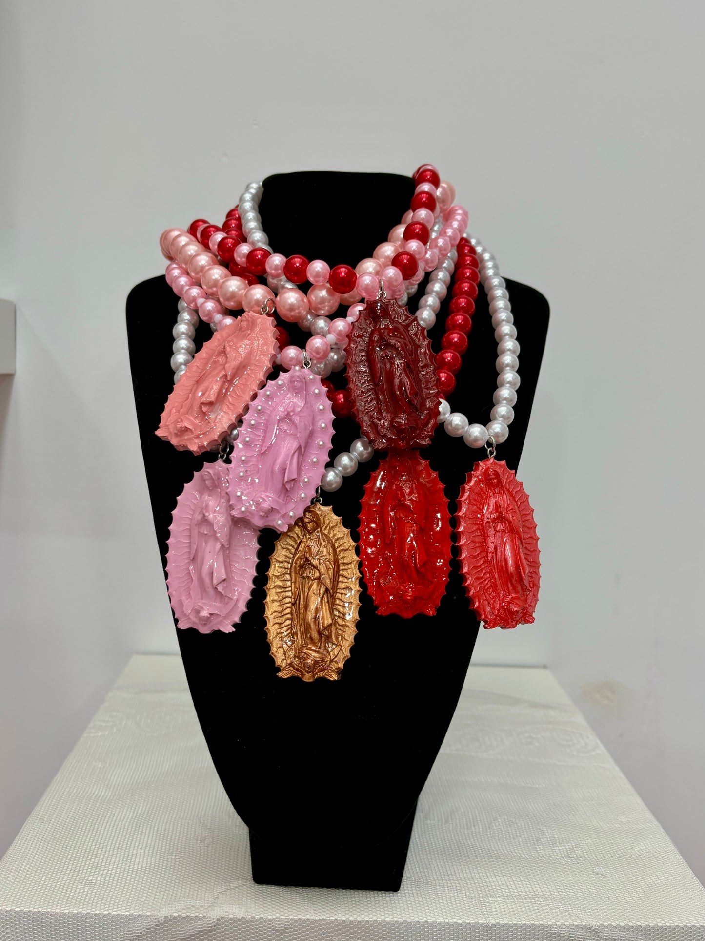 COLLAR VIRGEN DE GUADALUPE GRANATE