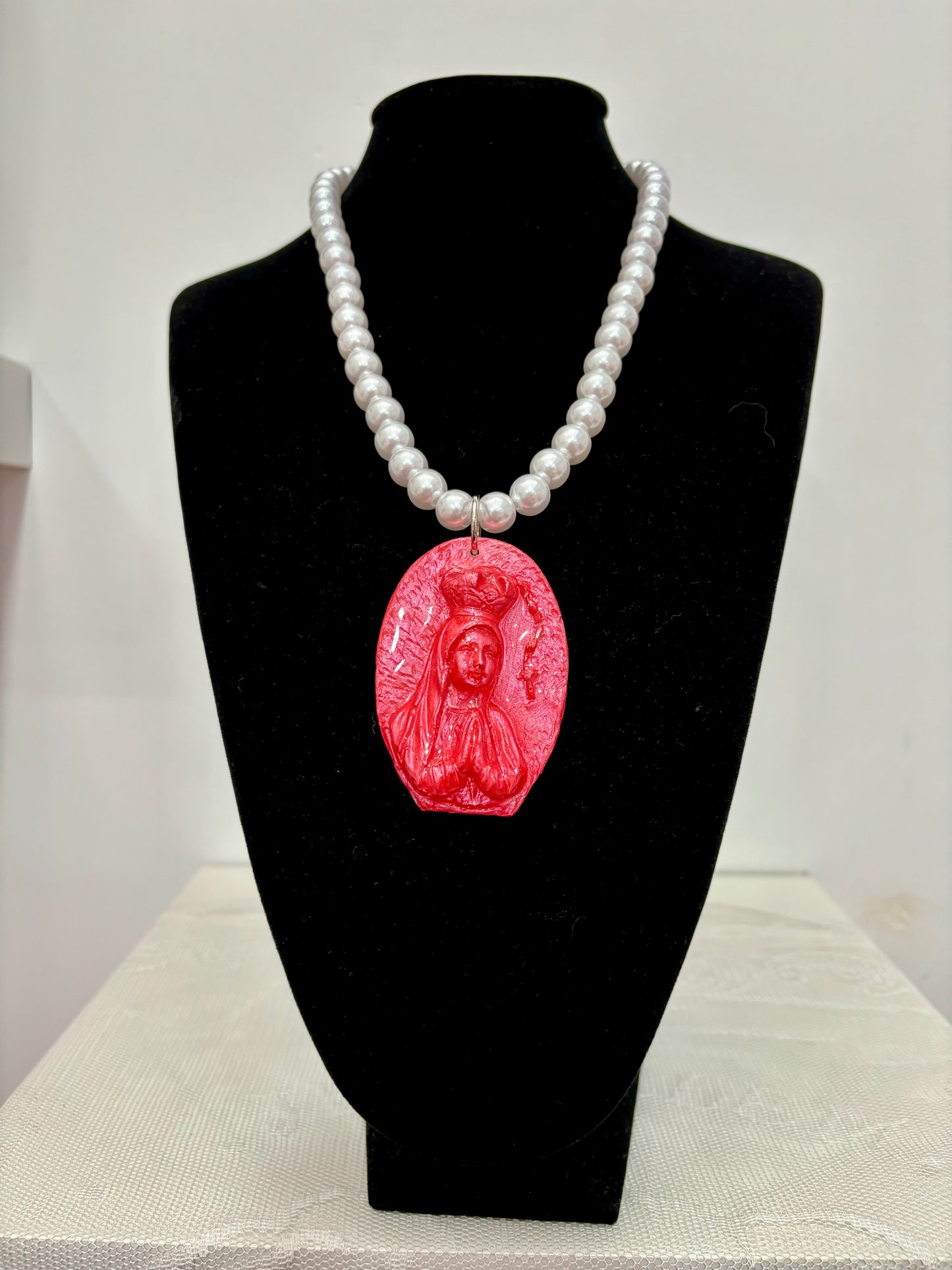 COLLAR VIRGENCITA ROSA METALIZADO